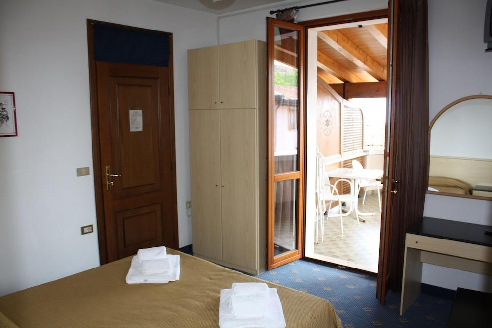 Garni Hotel Tignale Exteriör bild