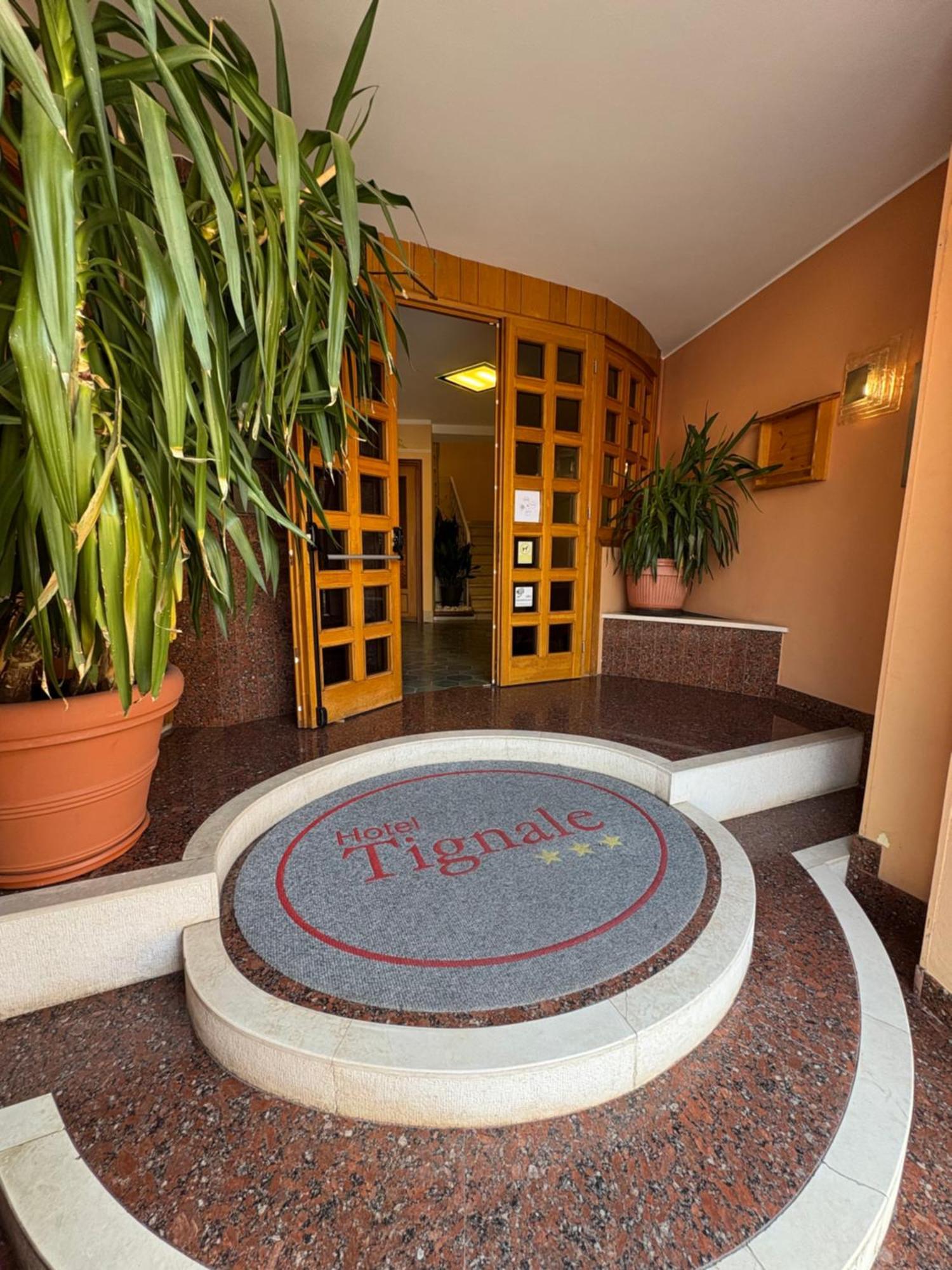 Garni Hotel Tignale Exteriör bild