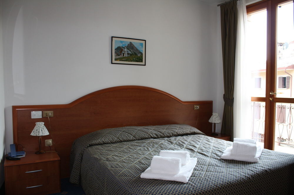 Garni Hotel Tignale Exteriör bild