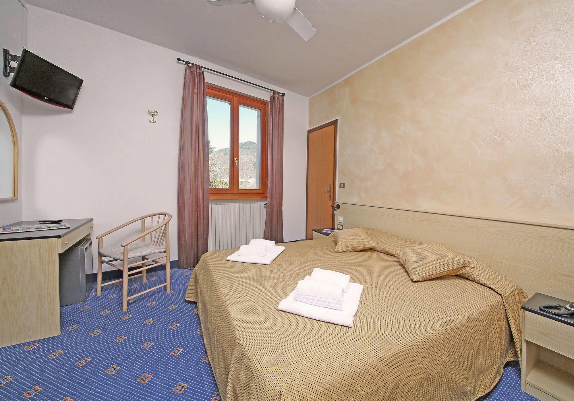 Garni Hotel Tignale Exteriör bild